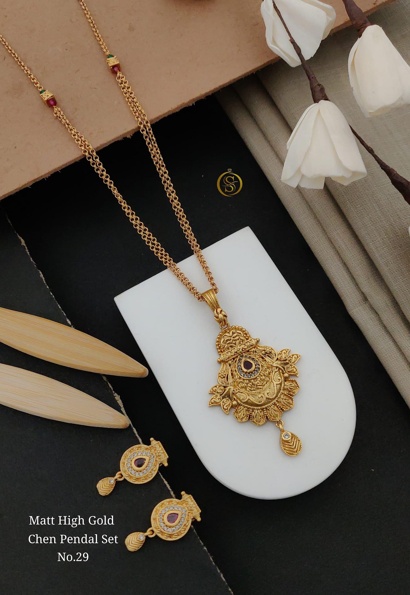 Matte pendant set online